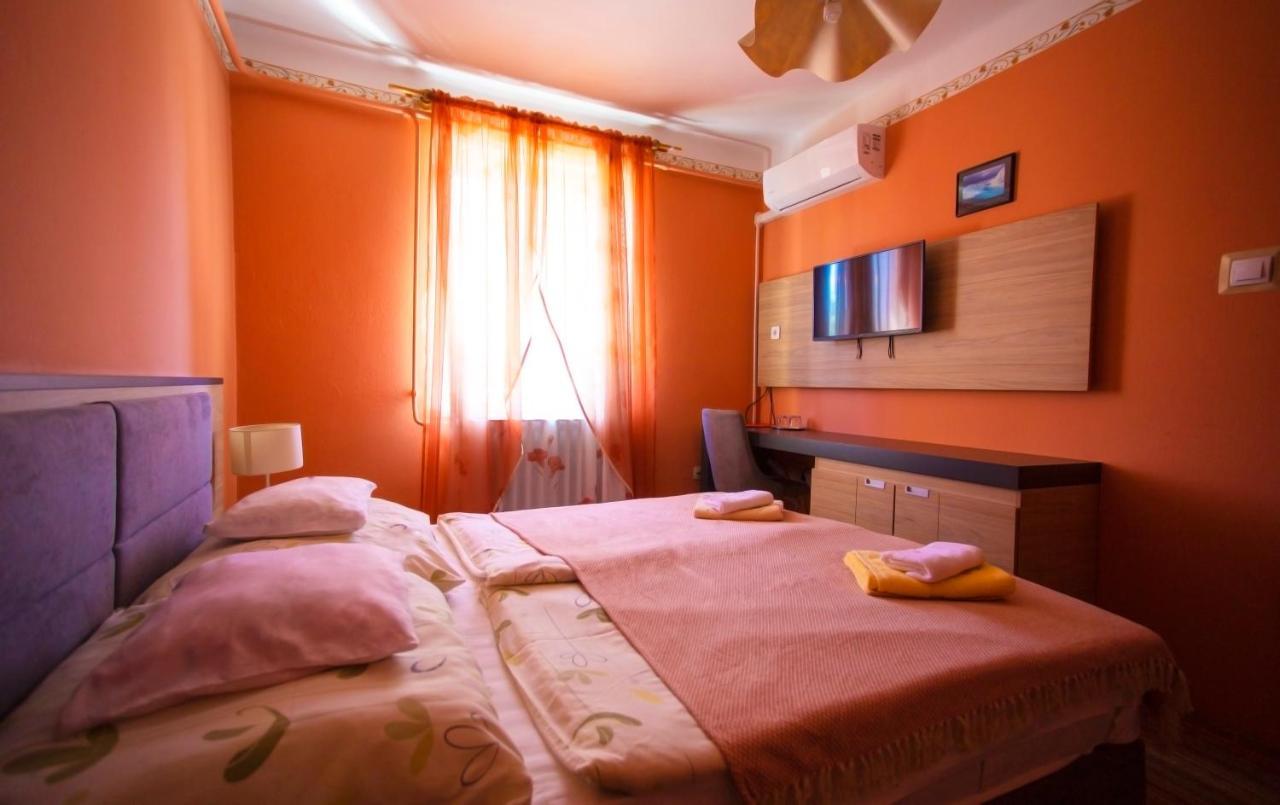 Alabastrom Panzio Es Etterem Bed & Breakfast Bogacs Ngoại thất bức ảnh