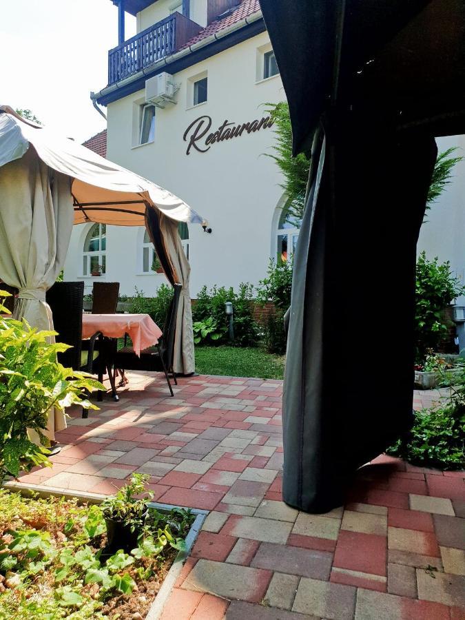 Alabastrom Panzio Es Etterem Bed & Breakfast Bogacs Ngoại thất bức ảnh