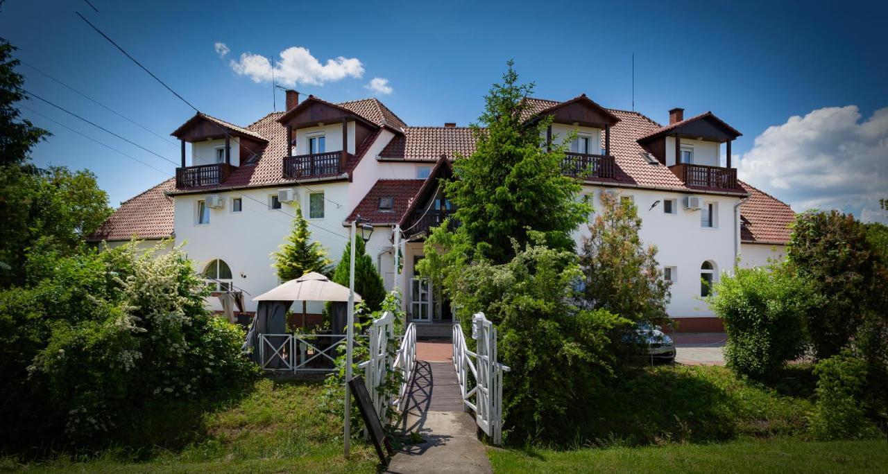 Alabastrom Panzio Es Etterem Bed & Breakfast Bogacs Ngoại thất bức ảnh
