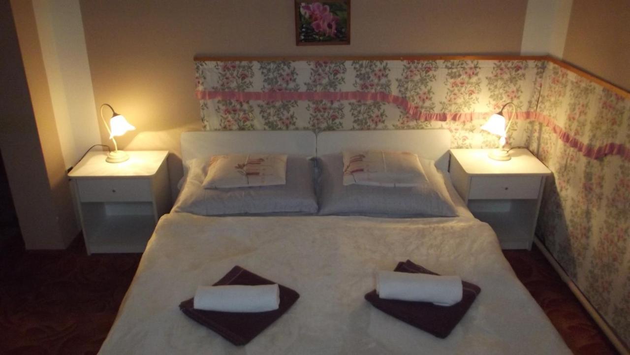 Alabastrom Panzio Es Etterem Bed & Breakfast Bogacs Ngoại thất bức ảnh