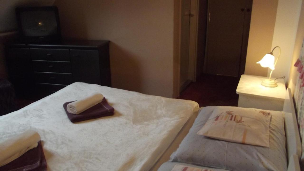 Alabastrom Panzio Es Etterem Bed & Breakfast Bogacs Ngoại thất bức ảnh